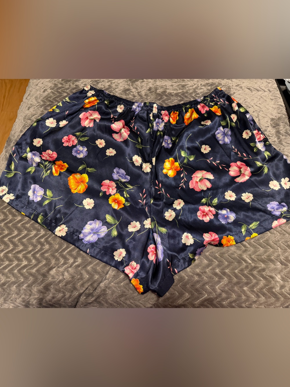 Vintage Honors Intimates Navy Floral Satin Pajama Shorts - XXL. - Picture 3 of 3